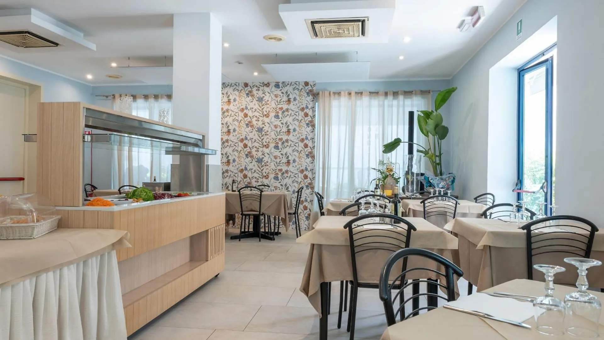 ***  Hotel Thea 벨레지아아지마리나 이탈리아
