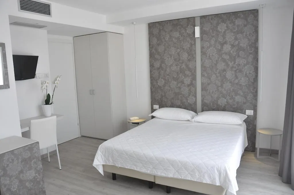 Hotel Thea 벨레지아아지마리나 3*,